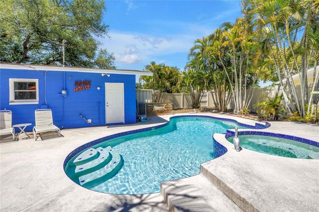 5698 24TH TERRACE N, St Petersburg, FL 33710