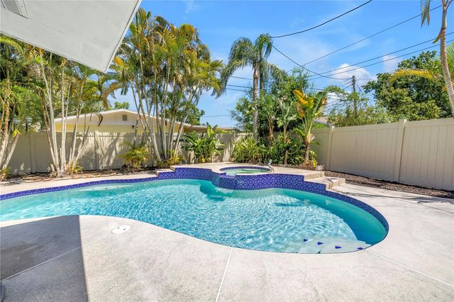 5698 24TH TERRACE N, St Petersburg, FL 33710