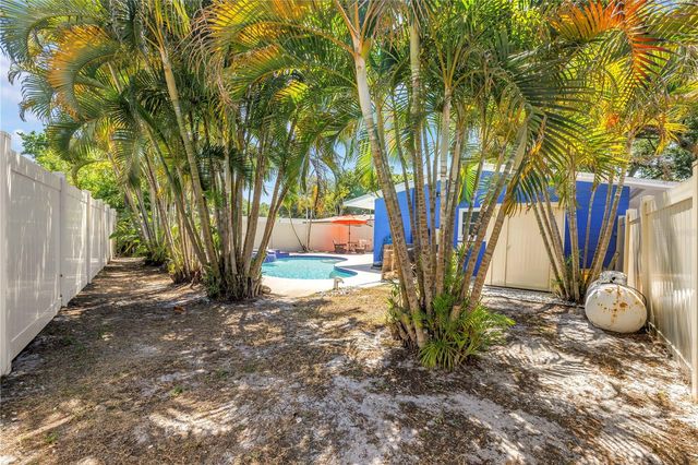 5698 24TH TERRACE N, St Petersburg, FL 33710