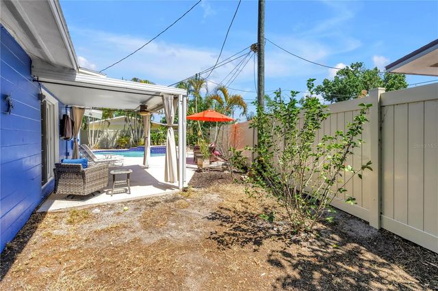 5698 24TH TERRACE N, St Petersburg, FL 33710