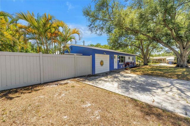 5698 24TH TERRACE N, St Petersburg, FL 33710