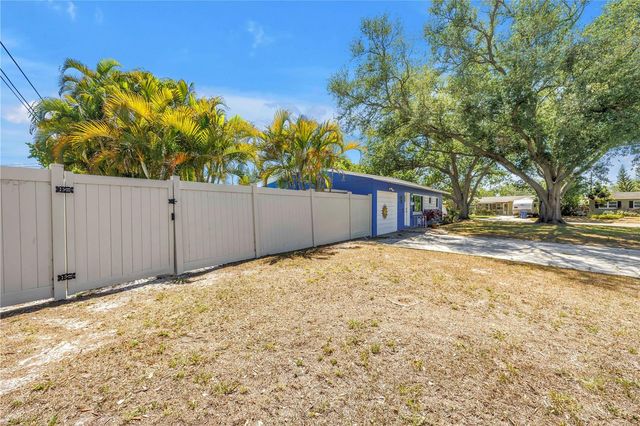 5698 24TH TERRACE N, St Petersburg, FL 33710