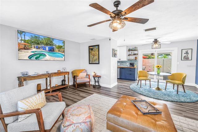 5698 24TH TERRACE N, St Petersburg, FL 33710