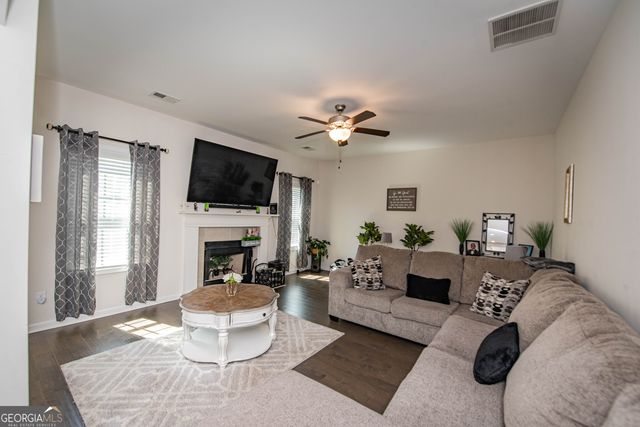 125 Amberley Court, Kathleen, GA 31047