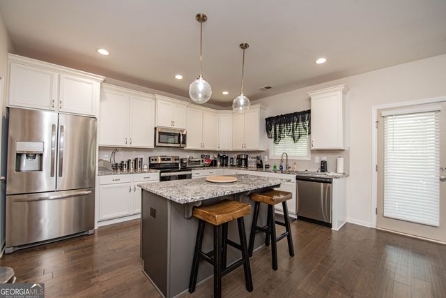 125 Amberley Court, Kathleen, GA 31047