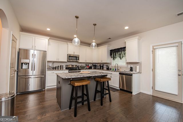 125 Amberley Court, Kathleen, GA 31047