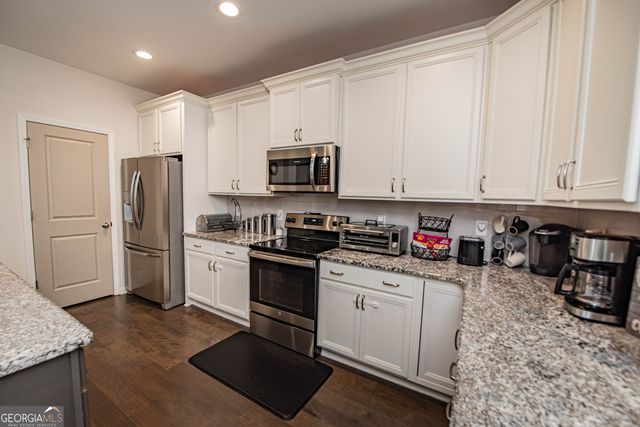 125 Amberley Court, Kathleen, GA 31047