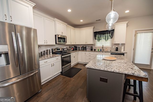 125 Amberley Court, Kathleen, GA 31047