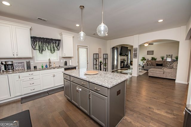 125 Amberley Court, Kathleen, GA 31047
