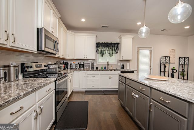 125 Amberley Court, Kathleen, GA 31047