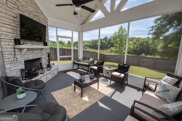 125 Amberley Court, Kathleen, GA 31047