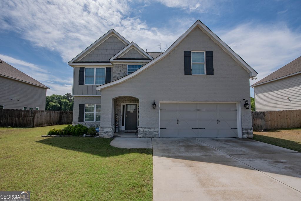 125 Amberley Court, Kathleen, GA 31047
