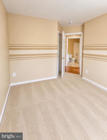 1469 FAWN HOLLOW LN, Woodbridge, VA 22191