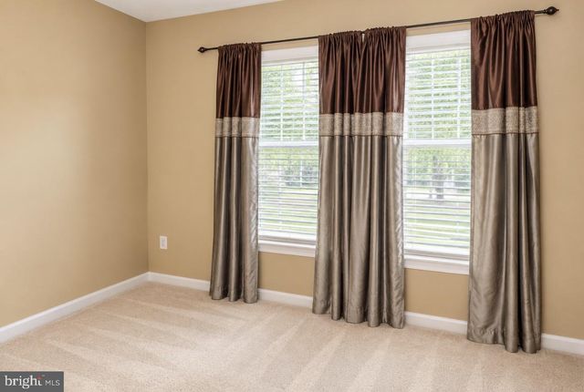 1469 FAWN HOLLOW LN, Woodbridge, VA 22191