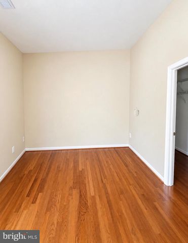 1469 FAWN HOLLOW LN, Woodbridge, VA 22191