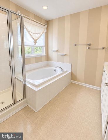 1469 FAWN HOLLOW LN, Woodbridge, VA 22191
