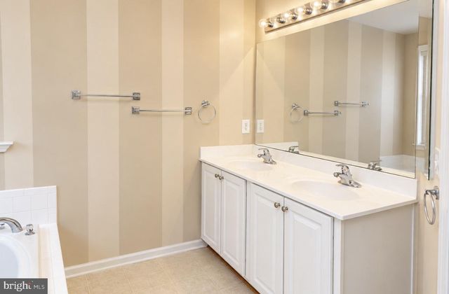 1469 FAWN HOLLOW LN, Woodbridge, VA 22191