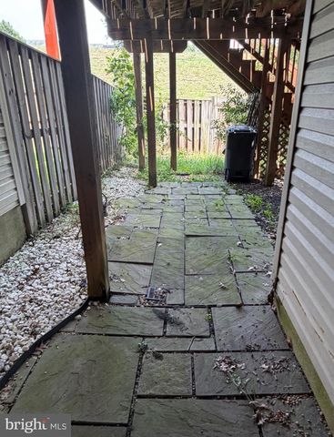 1469 FAWN HOLLOW LN, Woodbridge, VA 22191