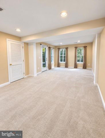1469 FAWN HOLLOW LN, Woodbridge, VA 22191