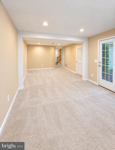 1469 FAWN HOLLOW LN, Woodbridge, VA 22191