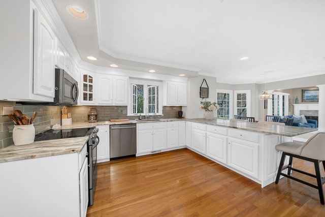 43 Oxbow Cir, North Andover, MA 01845