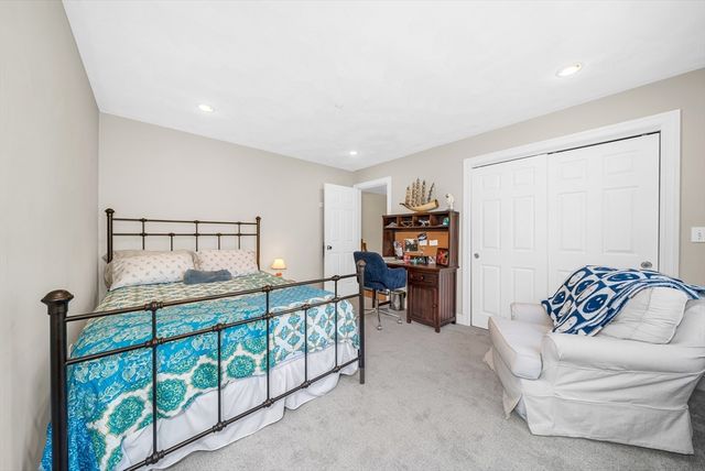43 Oxbow Cir, North Andover, MA 01845