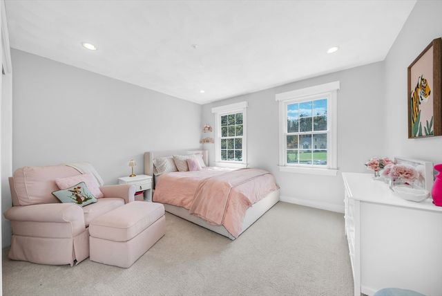 43 Oxbow Cir, North Andover, MA 01845