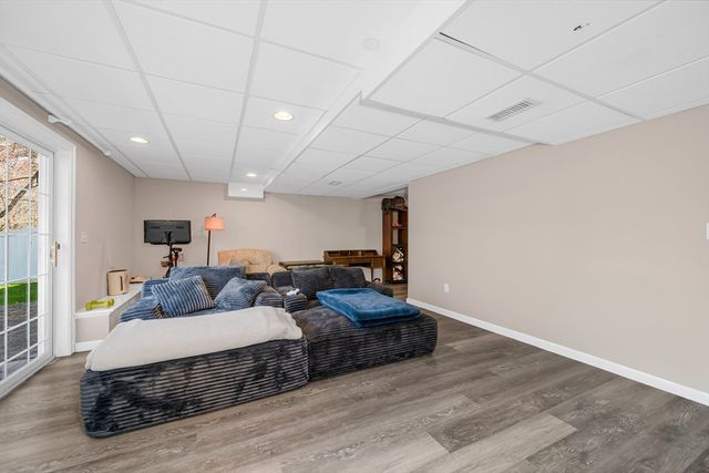 43 Oxbow Cir, North Andover, MA 01845