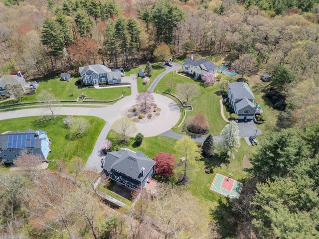 43 Oxbow Cir, North Andover, MA 01845