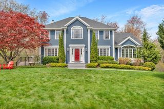 43 Oxbow Cir, North Andover, MA 01845
