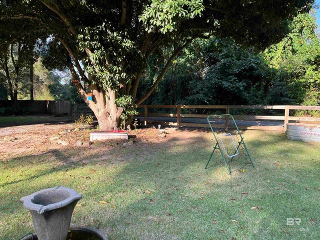 24561 Peavy Lane, Robertsdale, AL 36567