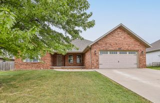 1180 Estate Avenue, Marshfield, MO 65706