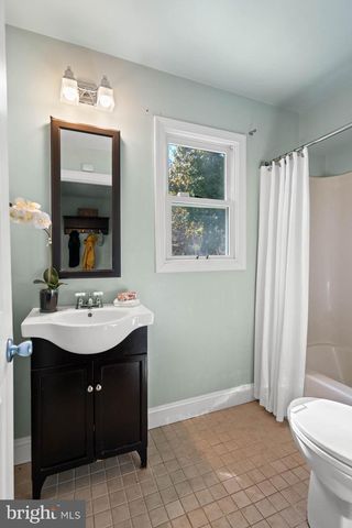 5305 WAKEFIELD RD, Bethesda, MD 20816