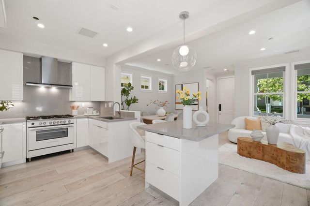 210 Morgan Lane, Menlo Park, CA 94025