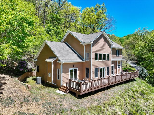 1033 Presidential Drive, Waynesville, NC 28786