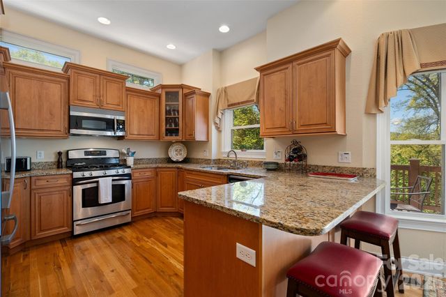 1033 Presidential Drive, Waynesville, NC 28786