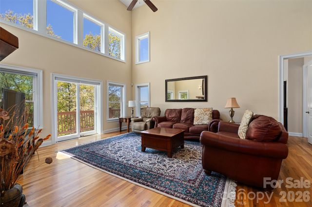1033 Presidential Drive, Waynesville, NC 28786