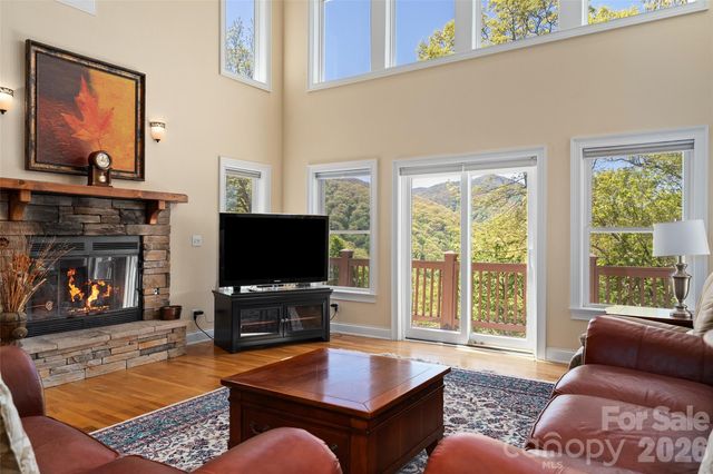 1033 Presidential Drive, Waynesville, NC 28786