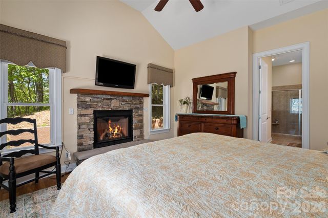 1033 Presidential Drive, Waynesville, NC 28786