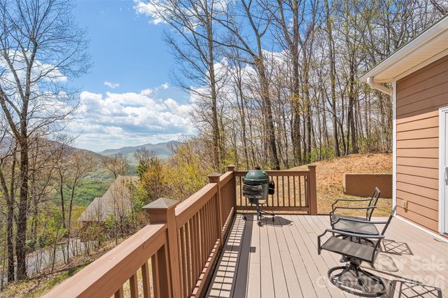 1033 Presidential Drive, Waynesville, NC 28786