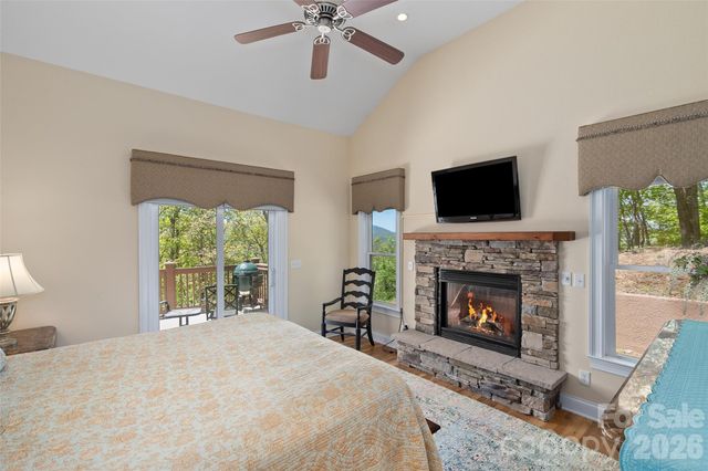 1033 Presidential Drive, Waynesville, NC 28786