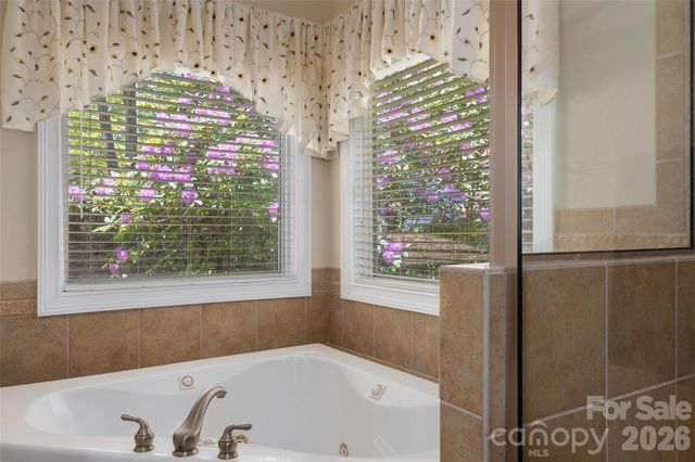 1033 Presidential Drive, Waynesville, NC 28786