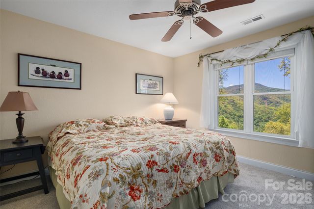 1033 Presidential Drive, Waynesville, NC 28786