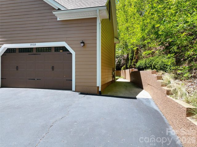 1033 Presidential Drive, Waynesville, NC 28786