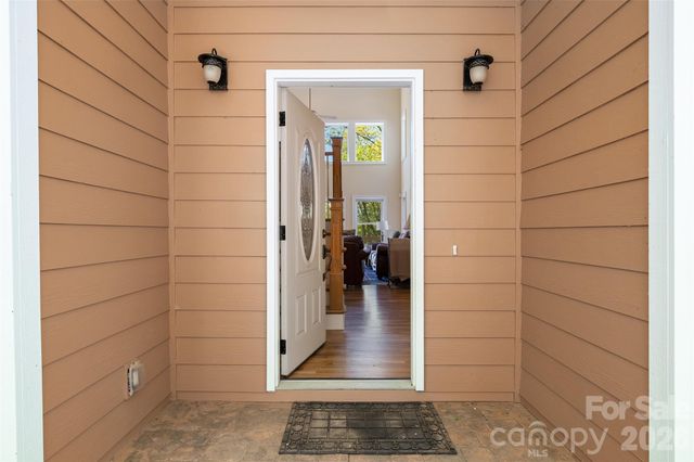 1033 Presidential Drive, Waynesville, NC 28786