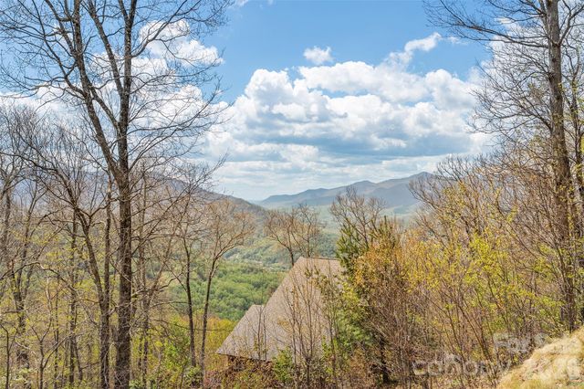 1033 Presidential Drive, Waynesville, NC 28786