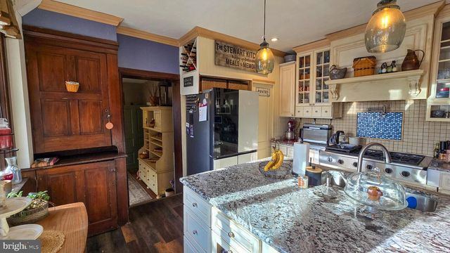 5 CHURCH ST, Glen Rock, PA 17327