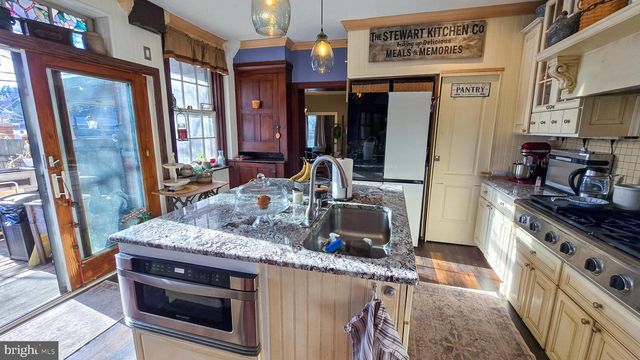 5 CHURCH ST, Glen Rock, PA 17327