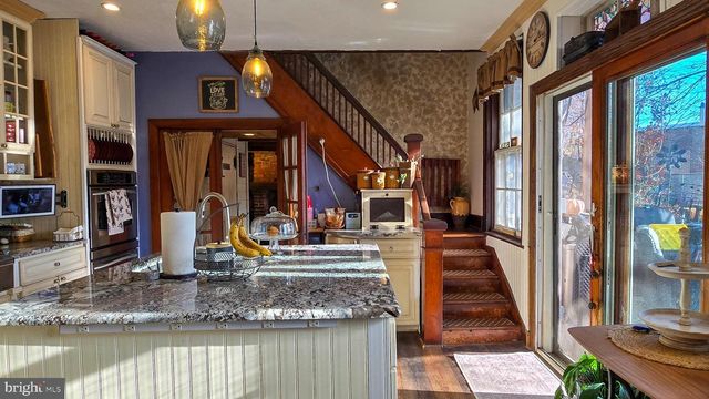 5 CHURCH ST, Glen Rock, PA 17327