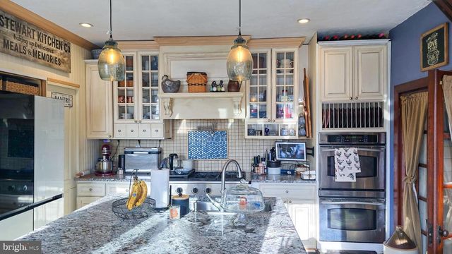 5 CHURCH ST, Glen Rock, PA 17327